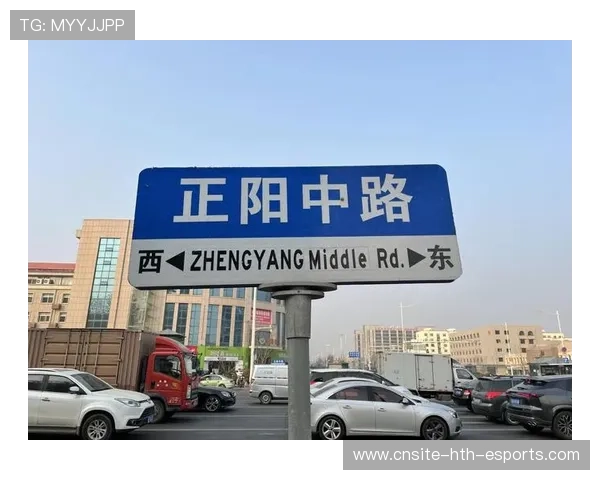 比赛日场馆内临时指示牌文字错误修正与通知机制，场地指示牌